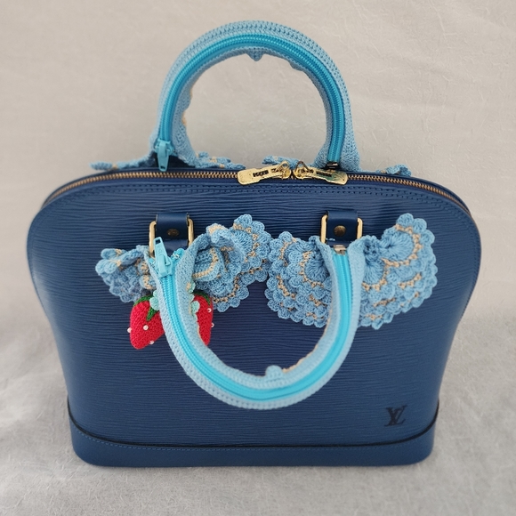 Auth Louis Vuitton Alma Epi Leather HandBag - Picture 14 of 15